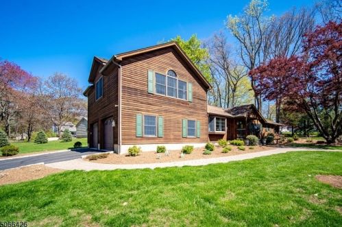 1 Bryant St, Dover, NJ 07869-3428