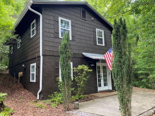 1946 Low Gap Rd, Lakemont, GA 30552-3407