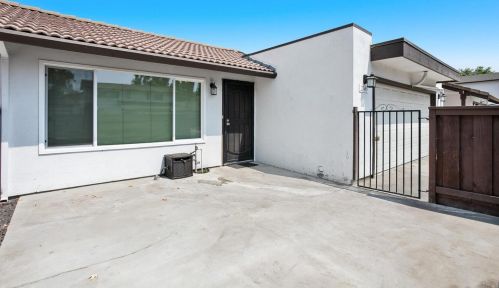 2745 Barcelona Dr, Modesto, CA 95354-3208