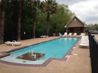 233 Forest Dr, College Station TX  77840-2081 exterior