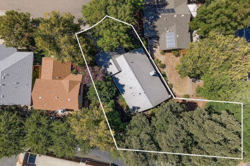 11 Hunter Ct, Chico, CA 95928-6345