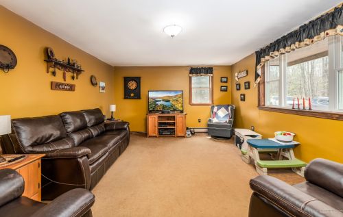 2299 Essex St, Orono, ME 04473-3043
