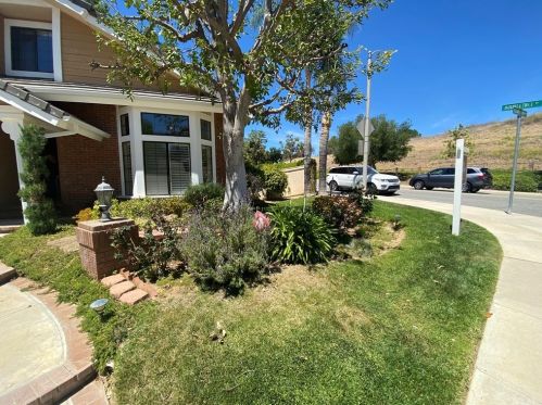 719 Clear Haven Dr, Calabasas, CA 91377-3805