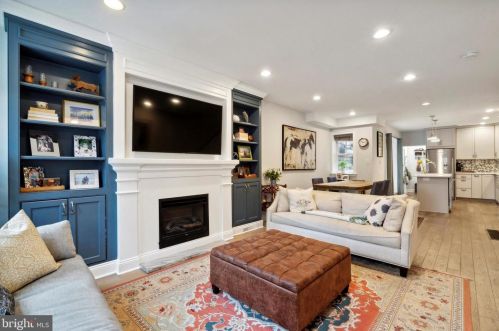 2244 Carpenter St, Philadelphia, PA 19146-2518