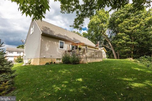 1740 Southport Dr, Lancaster PA  17603-9351 exterior