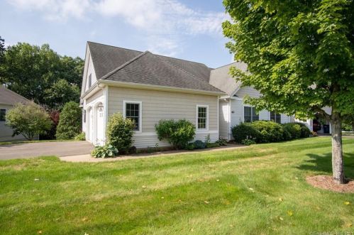 33 Hunt Glen Dr, Granby, CT 06035-2634