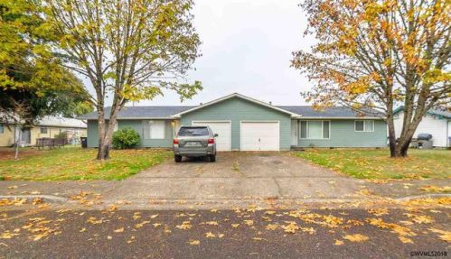 945 E St, Lebanon OR  97355-1756 exterior