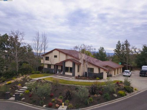 7954 Racoon Hollow Ct, Pleasanton, CA 94588-8230