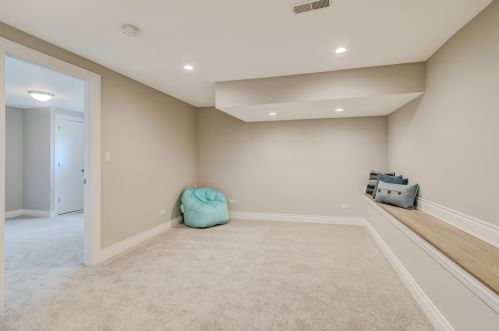 284 Middaugh Rd, Willowbrook IL  60514-1065 exterior