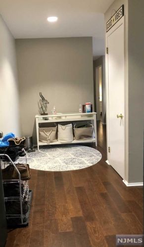 137 Indian Hollow Ct, Mahwah, NJ 07430-2273