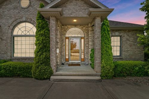 555 Rock Creek Dr, Manteno, IL 60950-3795