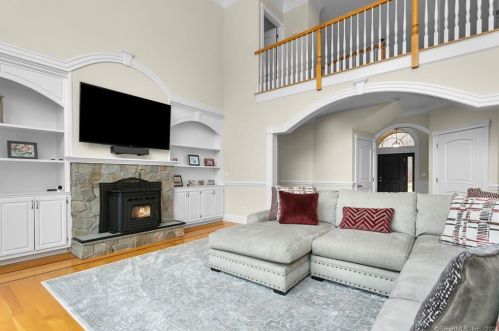 76 Mustang Dr, Upper Stepney CT  06468-1371 exterior