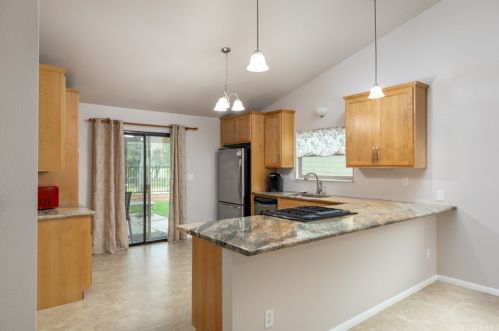 8205 Tamarind Ln, Riverside CA  92509-5179 exterior