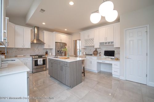 140 Plumstead Dr, East Freehold NJ  07728-9513 exterior