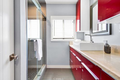 1755 Glenwood Rd, Glendale CA  91201-1543 exterior