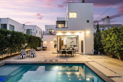 5128 Noble Ave, Van Nuys CA  91403-1376 exterior