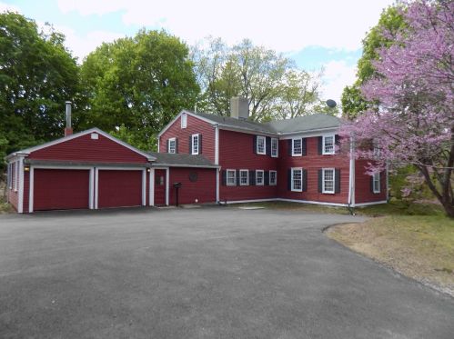 24 Thornton St, Derry, NH 03038-1628