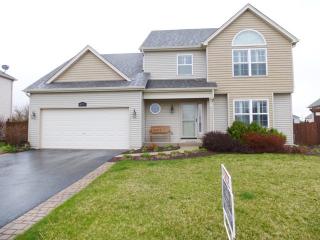 873 Canyon Trl, Plattville, IL 60560-4569