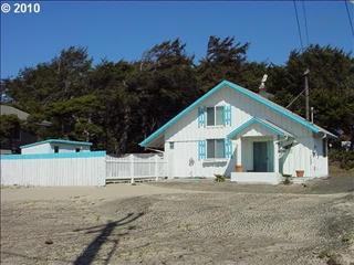 4561 Arch St, Florence, OR 97439-9115