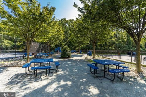 7333 New Hampshire Ave, Silver Spring MD  20912-6958 exterior