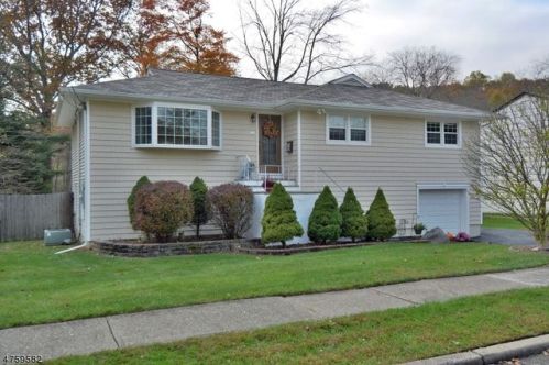 21 Charles St, Bloomingdale, NJ 07403-1309