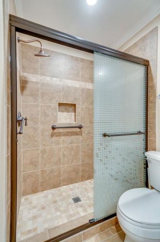 3817 Westminster Dr, Carrollton TX 75007-2465 exterior