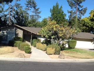 1524 Calimyrna Ave, Fresno, CA 93711-1917