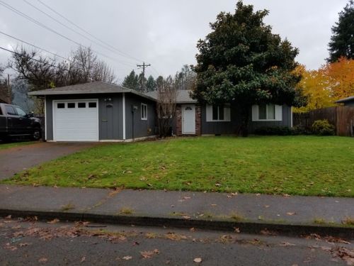 47702 1st St, Oakridge, OR 97463-9736