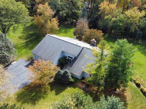 3305 Opengate Rd, Bull Valley, IL 60012-1171