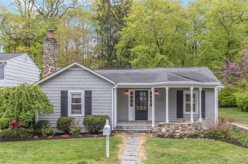 1 Mckendry Ct, Norwalk CT  06853-1018 exterior