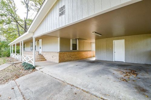 3240 Kingston Dr, Huntsville, TX 77340-7802