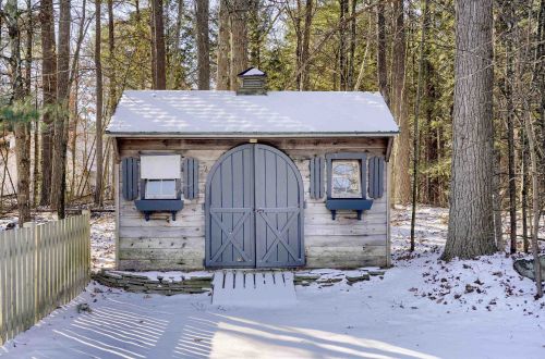 1 Cherokee Ct, Londonderry NH  03053-2635 exterior