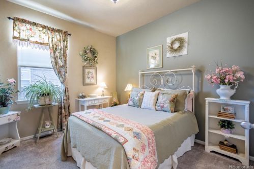 25057 Canal Pl, Aurora CO 80018-1627 exterior