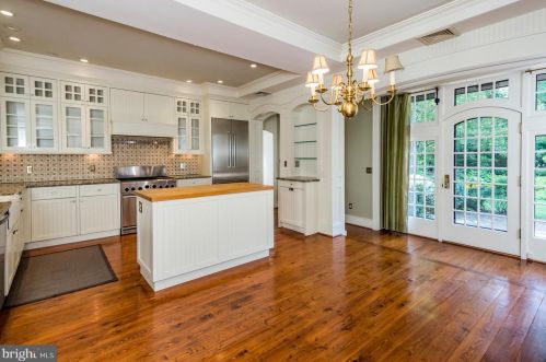 20 Greenhouse Dr, Princeton NJ  08540-4801 exterior