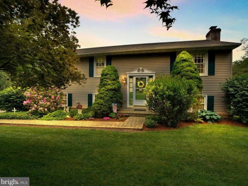 486 Long Ln, Lancaster, PA 17603-9689