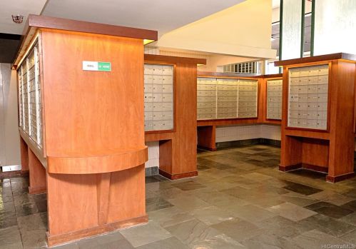 445 Seaside Ave, Honolulu HI  96815-2640 exterior