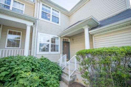 12 Scarlet Oak Dr, Princeton NJ  08540-4610 exterior