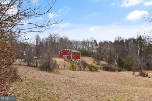 18385 Joplin Rd, Triangle, VA 22172-1618