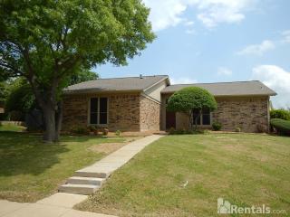 3716 Grasmere Dr, Carrollton TX  75007-2617 exterior