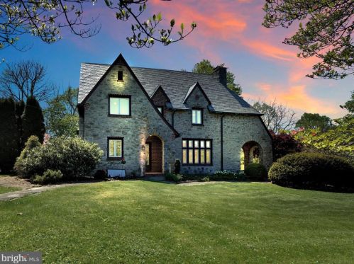 2340 Hollinger Rd, Lancaster, PA 17602-4728