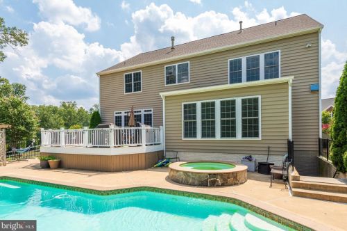 21163 Mill Branch Dr, Leesburg, VA 20175-6370