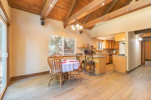 15062 Donnington Ln, Truckee CA  96161-1136 exterior