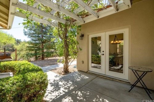 904 Stoney Creek Rd, Lake Nacimiento, CA 93446-4628