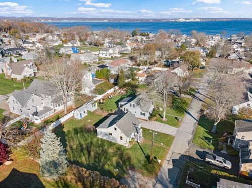 49 Sea Breeze Ave, Niantic, CT 06357-3341