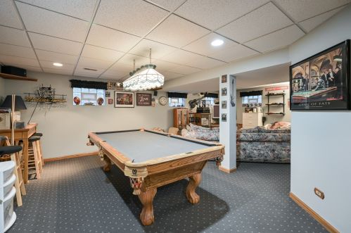 885 Chatham Dr, Carol Stream IL  60188-2979 exterior