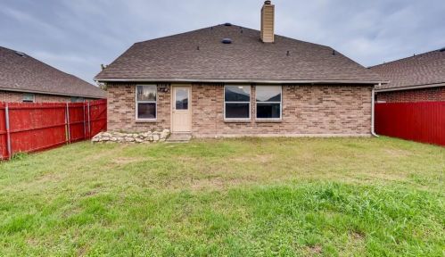 5704 Mountain Bluff Dr, Fort Worth TX  76179-7219 exterior