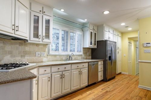 1543 Knob Hl Dr, Atlanta GA  30329-3208 exterior