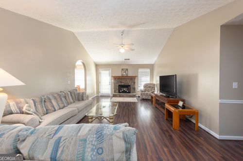 4255 Perrinton Trl, Loganville, GA 30052-8922
