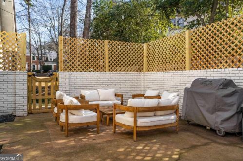 400 Breakwater Rdg, Atlanta GA  30328-1808 exterior