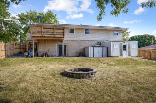 214 Highland Ave, Pingree Grove IL  60140-9456 exterior